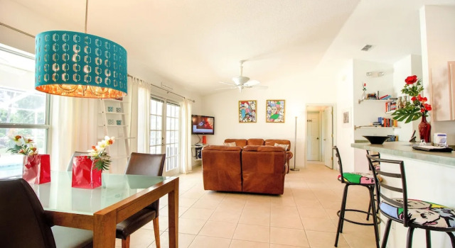 Family Villa Bettina - Recently Remodeled 2 Bedroom Home by RedAwning, Varaa Villa Huvilat kohteessa Arlington, Villa