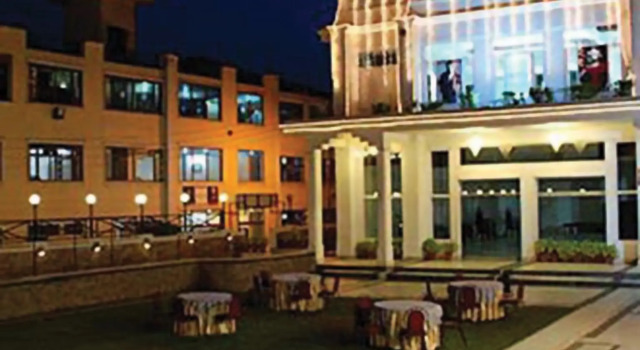 Hotel Taj Inn, Забронировать Отель Морадабад штат Уттар-Прадеш, рядом с Железнодорожная станция Морадабад