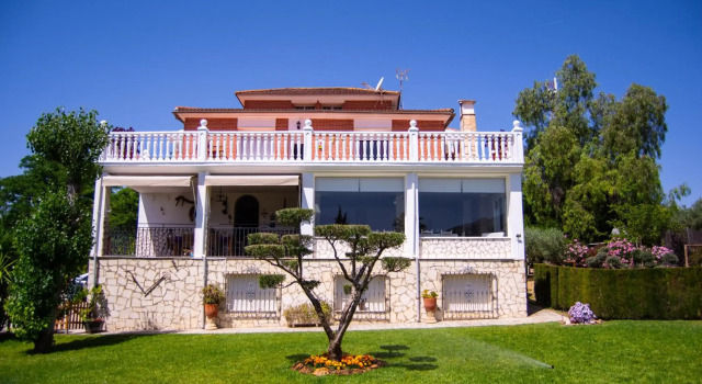 Alojamiento Rural Las Acacias, Varaa Hotelli Cabra Madrid