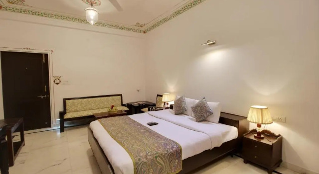 Двухместный номер Deluxe Panna Vilas - A Lake Facing Boutique Hotel