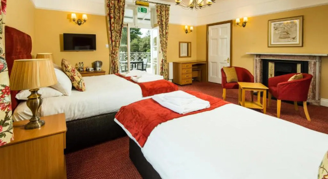 Standard Perhe Club huone Cliffden Hotel