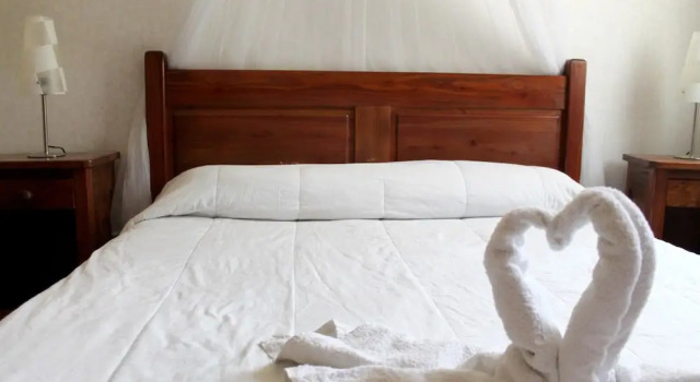 House With one Bedroom in Saint-martin-d'ardèche, With Wonderful Mount, Prenota Casa vacanze Hotel a Alvernia con parcheggio, Parcheggio