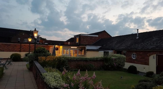 Hunters Lodge Hotel, Забронировать Отель Отели Кру с парковкой, Парковка