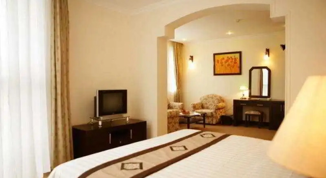 Royal 2 Hotel
