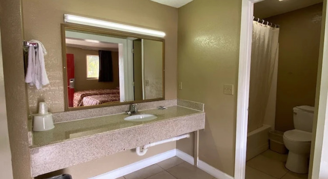 Четырёхместный номер Classic Economy Inn