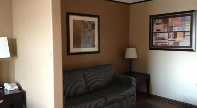 Люкс Sonesta Essential Hotels Odessa