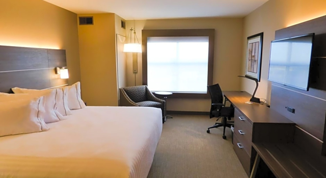 Двухместный номер Mobility Accessible Holiday Inn Express & Suites Plymouth - Ann Arbor Area by IHG