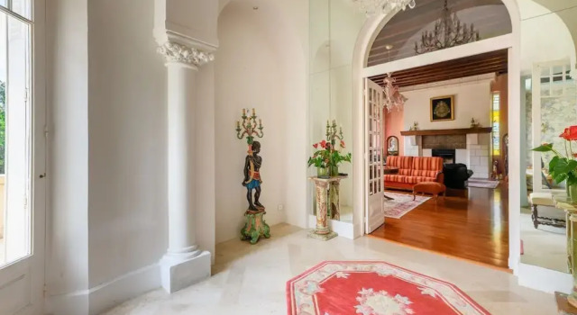 Château Picol, Đặt Khách sạn Lencloitre Pháp