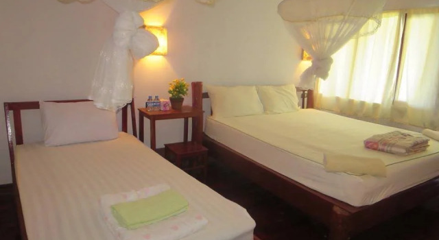 Dokchampa Guesthouse, Book Hotel Ban Khon Champasak