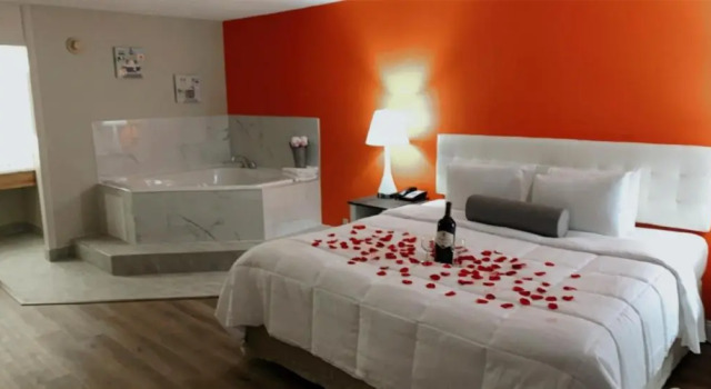 Номер Deluxe Howard Johnson by Wyndham Salem Hotel & Conference Center
