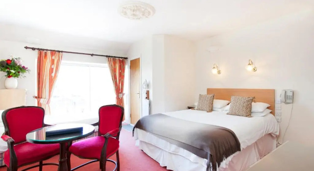 Leeson Bridge Guesthouse, Забронировать Отель Дублин Каунти Дублин, рядом с Больница заболеваний глаза и уха имени Королевы Виктории