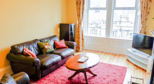 Newly Furnished Flat on Leith Walk, Sleeps 4, Забронировать Апартаменты/квартира Лейт Эдинбург, рядом с Железнодорожный вокзал Эдинбург-Уэверли