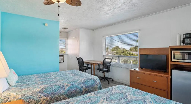 Четырёхместный номер Standard Malibu Resort Motel