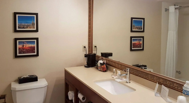 Четырёхместный номер Standard Comfort Inn I-10 West at 51st Ave