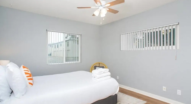 Quaint 1 BR Steps to PB by Domio, Забронировать Отель Пасифик-Бич Mission Beach