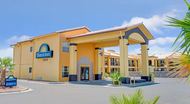 Кровать в общем номере Days Inn by Wyndham El Paso West