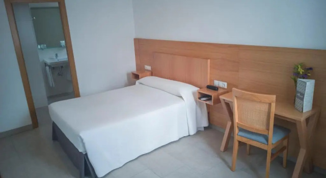 Трёхместный номер Standard Hotel Abadi