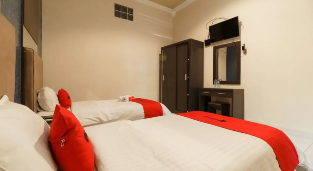RedDoorz @ Jalan Soekarno Hatta Palembang, Book Hotel Palembang Sumatra