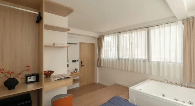 Zeus Living Central Hotel