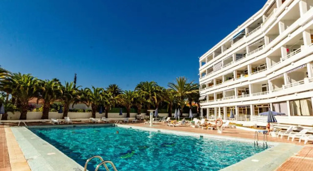 Seaview Friendly Holiday Home 10, Забронировать Отель Отели Плайя дель Инглес с бассейном, рядом с Экуменический храм Эль-Сальвадор, Бассейн