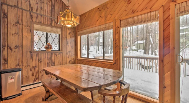 Коттедж с 3 комнатами с балконом Cozy Lake Ariel Home w/ Community Amenities!