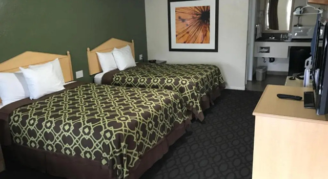 Четырёхместный номер Standard Downtown Inn