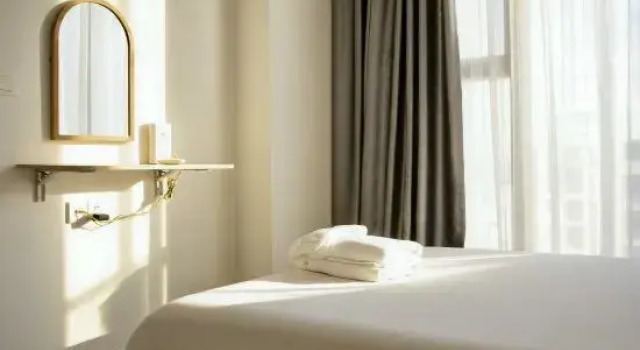 Кровать в общем номере (женский номер) с 2 комнатами Beautiful District 7 · Matahome Residence in Ho Chi Minh City – Includes Pool and Gym