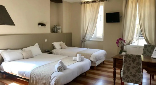 Hôtel des Bains, Rezervovat Hotel Hotely v Lot Valley s parkováním, Parkování