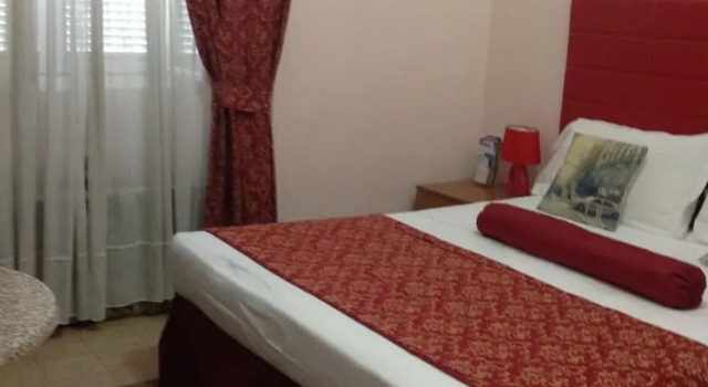 Guest House Meret, Забронировать Отель «постель и завтрак» Отели Рима с завтраком, рядом с Универмаг La Rinascente, Завтраки