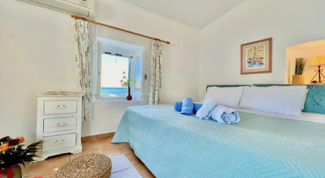 Apraos Beachfront Studio by DadoVillas, Забронировать Отель  