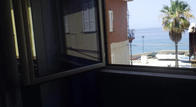 Четырёхместный номер Standard с видом на море veranda sul mare