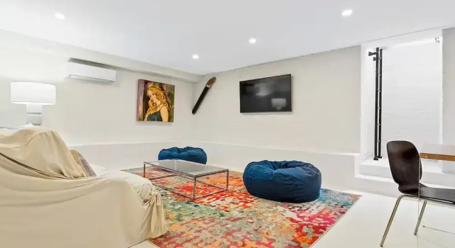 Degraw Place by Rove Travel Apt w Private Patio, Buchen Sie Ferienwohnung New York New York und Umgebung