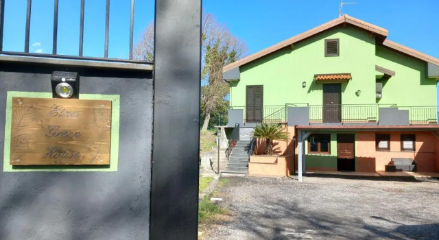 Коттедж с 2 комнатами Etna Green House