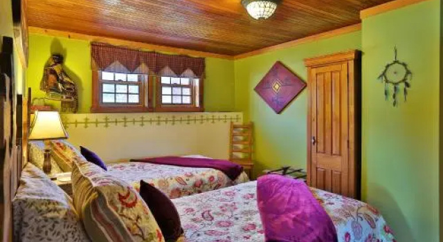 Au Chant de l'Onde, Book Hotel Frelighsburg 