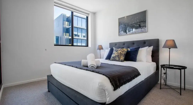 Stunning Bright Apartment At Hawthron/Glenferrie Station, Book Apartment Melbourne 