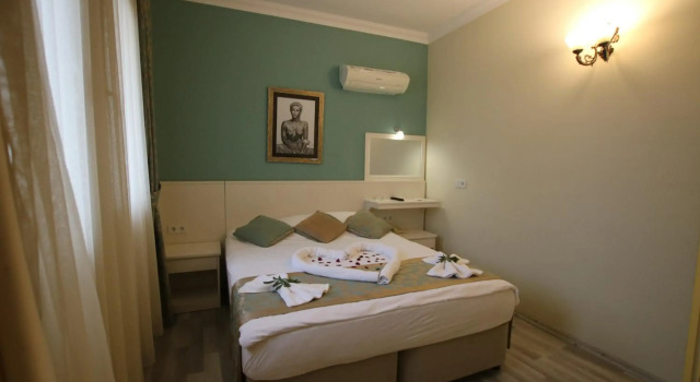 Artemis Hotel