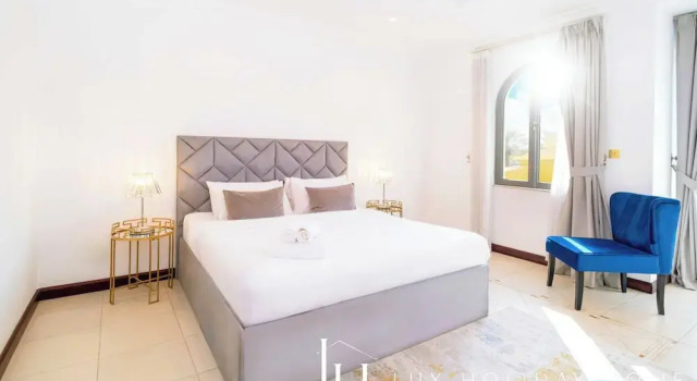 LUX Holiday Home - Frond E 1, Забронировать Вилла Виллы Дубая, Вилла