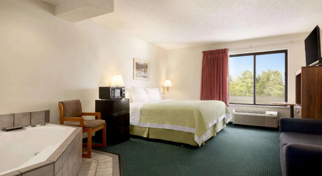 Двухместный люкс Days Inn by Wyndham Eagle River