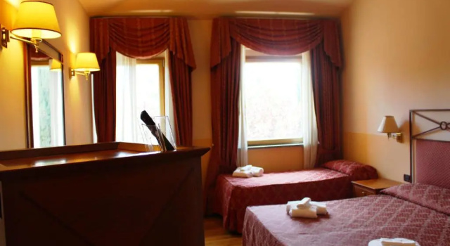 Трёхместный номер Standard Hotel Semifonte