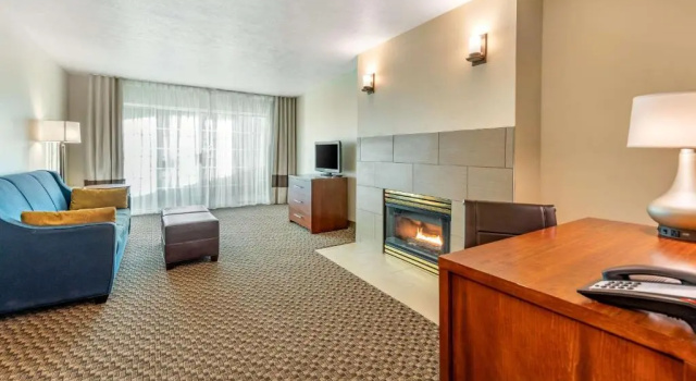 Люкс с балконом Comfort Inn & Suites Lancaster Antelope Valley