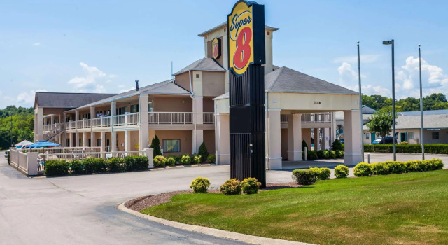 Четырёхместный номер Standard Super 8 by Wyndham Columbia