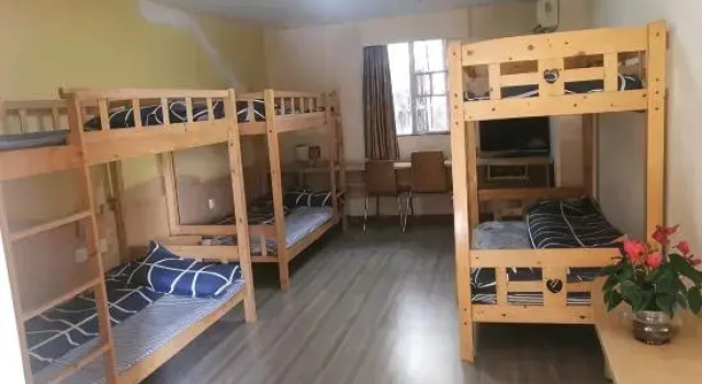 Кровать в общем номере (мужской номер) Nanning Lvyi Hostel