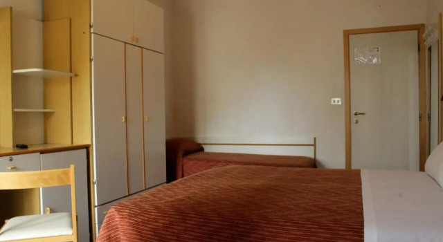 Трёхместный номер Standard с балконом Hotel Clara