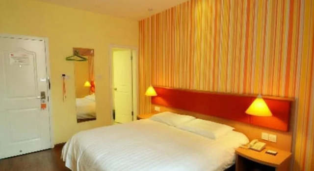 Home Inn Kunming Xuefu Road Yunshangcheng, Boek Hotel Hotels in Yunnan met parkeren, Parkeren