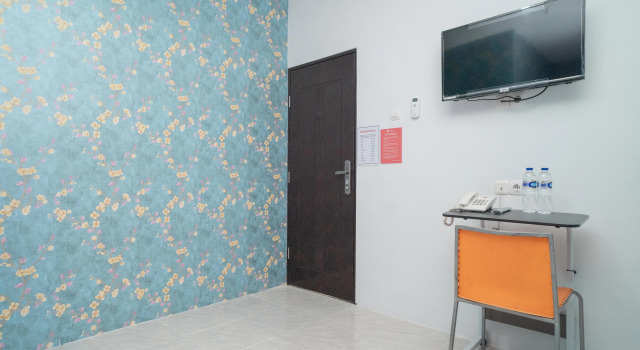 RedDoorz Plus near ITC Cempaka Mas 2, Book Hotel Jakarta Jakarta Province