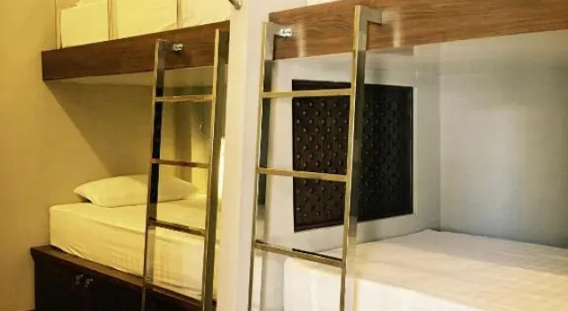 Кровать в общем номере (женский номер) The Alley Hostel