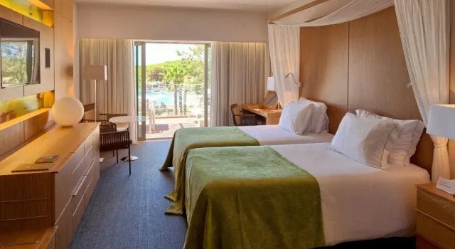 Двухместный номер Deluxe с видом на бассейн EPIC SANA Algarve Hotel