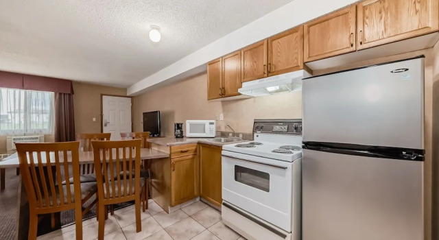 Номер Deluxe Stony Plain Inn & Suites