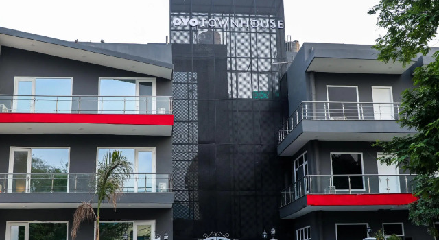 OYO Townhouse 032 Galleria Market