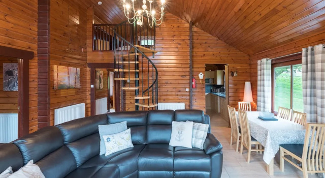 Lady Galloway Lodge 28 with Hot Tub, Newton Stewart, Book Hotel Minnigaff Scotland
